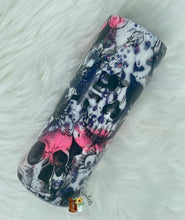 Load image into Gallery viewer, Glitter Swirl Skellies 20Oz Skinny
